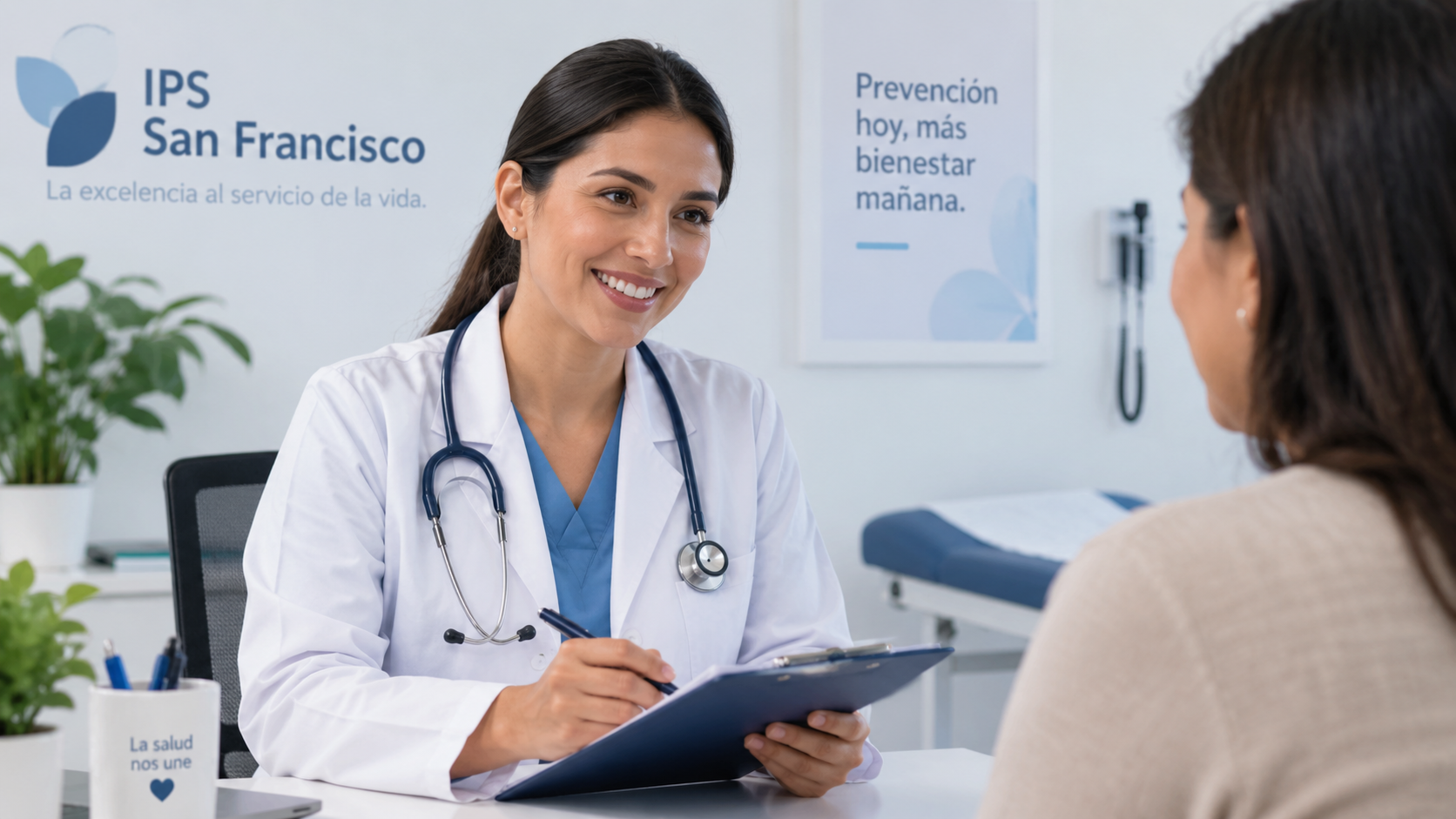 Profesional de la salud durante una consulta médica
